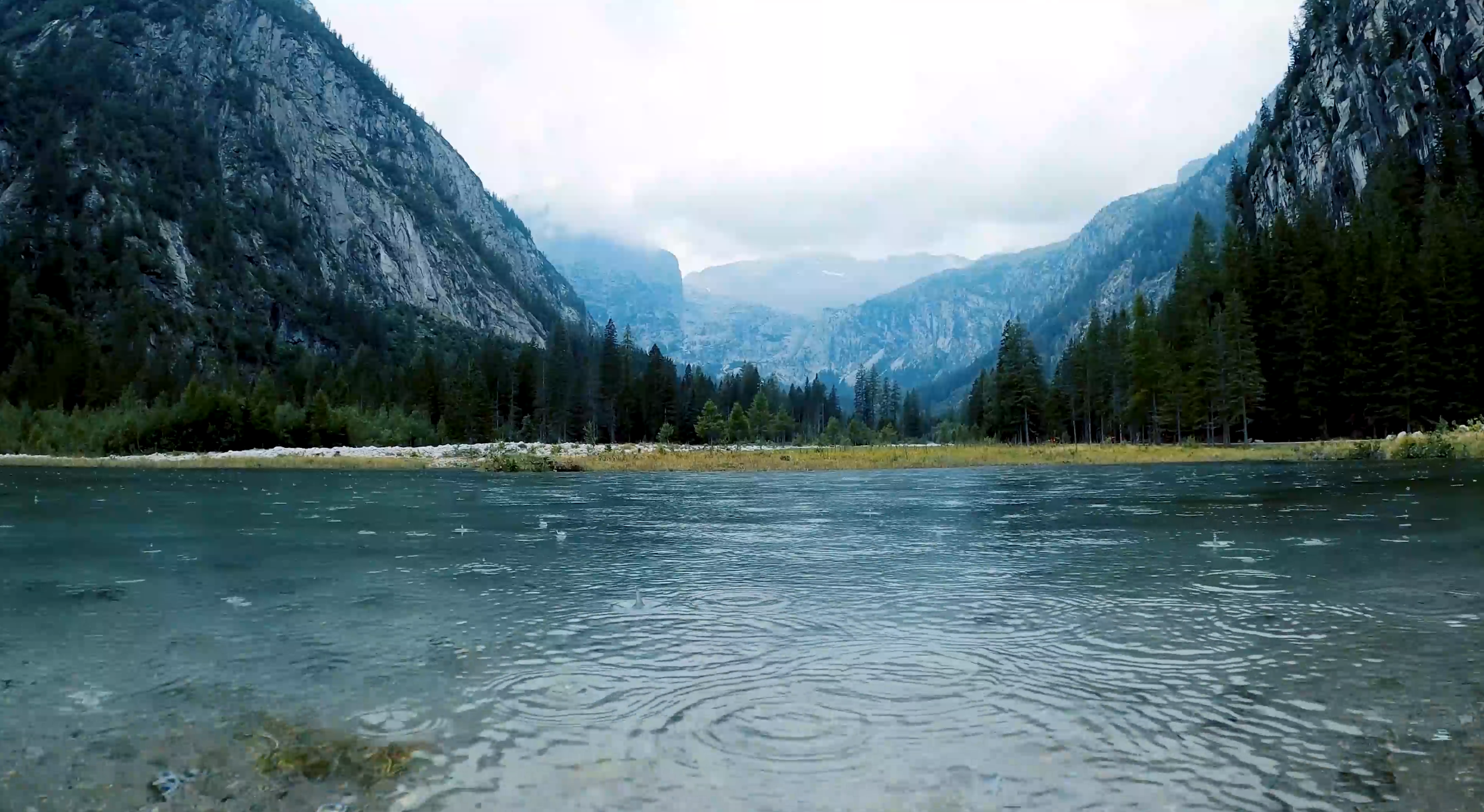Misty Mountain Rain 4K Live Wallpaper